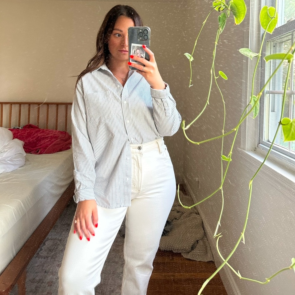 Everlane The Must-Have Oxford Shirt - Picture 3 of 5